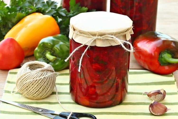 Borschtsch-Dressing mit Paprika, Kräutern und Tomatensaft