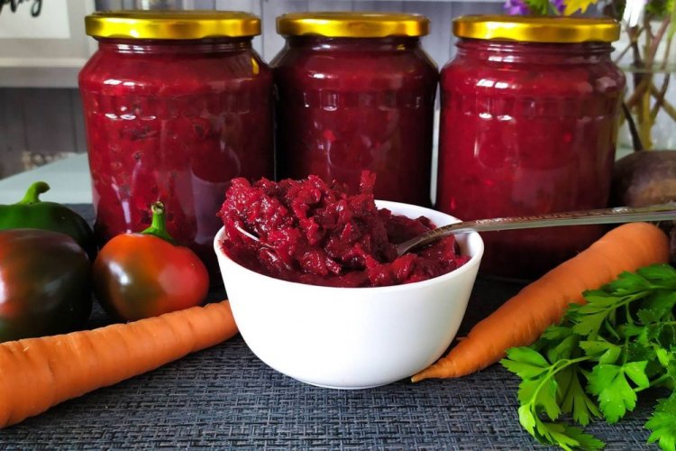 Borschtsch-Dressing mit Roter Bete, Paprika und Tomaten