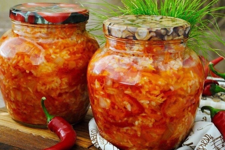 Pikant Reissalat mit scharfer Paprika für den Winter