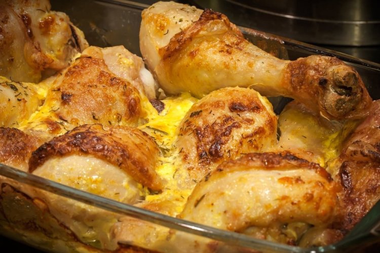 Chicken Drumsticks with Potatoes and Cheese