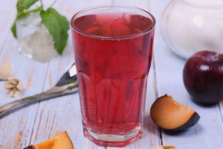 Compota de arándano rojo y ciruela para el invierno