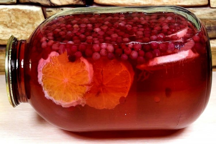 Compota de arándano rojo con naranja para el invierno