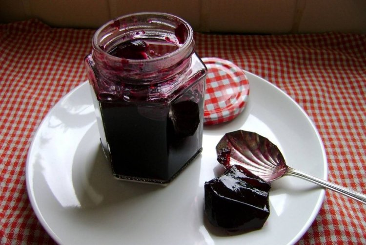 No-Cook Blackcurrant and Lemon Jelly