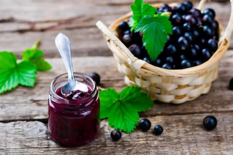 No-Cook Blackcurrant and Redcurrant Jelly