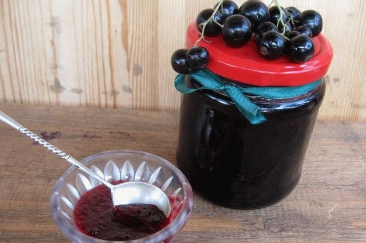 No-Cook Blackcurrant and Strawberry Jelly