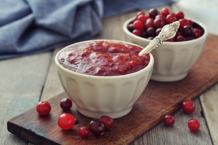 Lingonberry Sauce for Meat for Winter