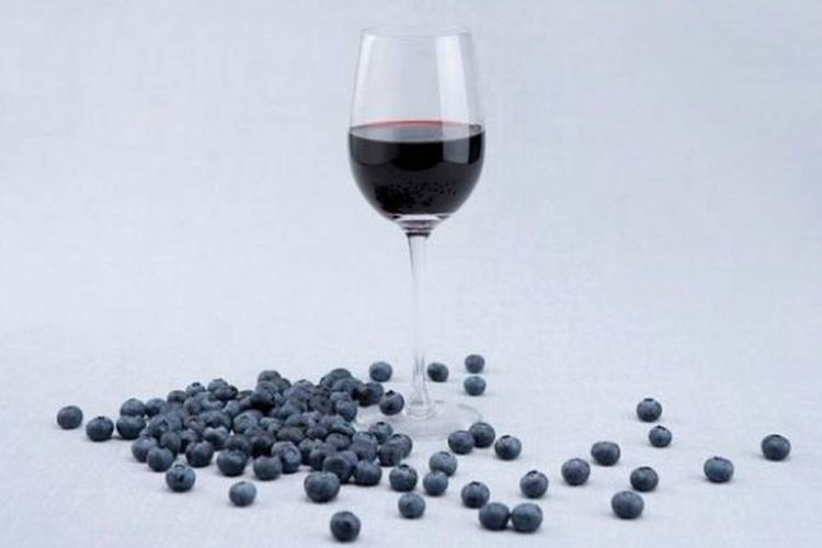 Blueberry Wine with Caramelized Sugar