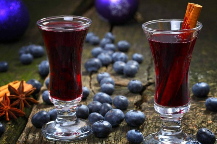 Blueberry Wine with Aromatic Spices