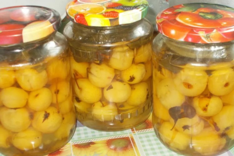 Ranetki-Kompott mit Minze für den Winter