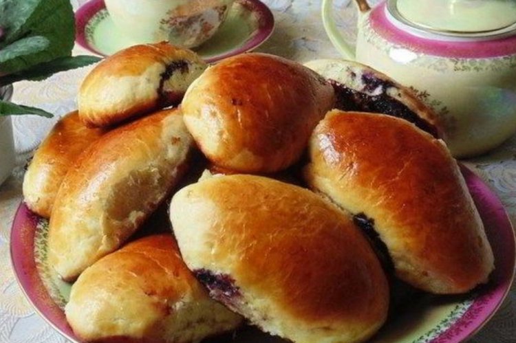 Blueberry Hand Pies with Egg Whites