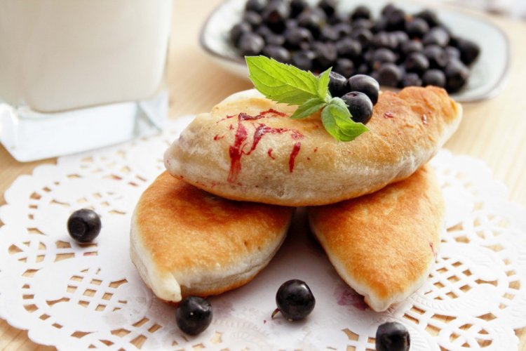 Fried Blueberry Hand Pies with Sour Cream and Vegetable Oil