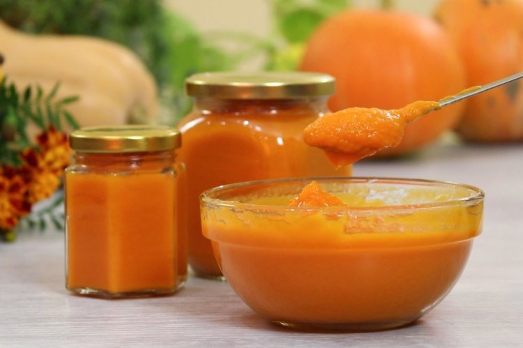 Apple Puree with Pumpkin for Winter