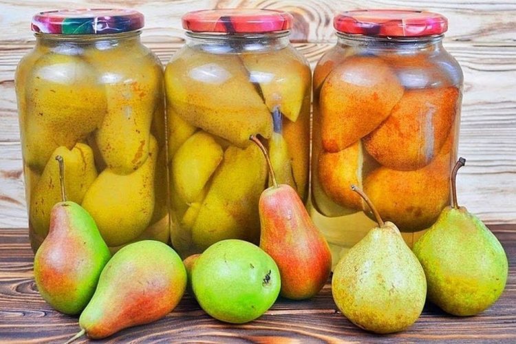 Classic Pear Compote with Sterilization