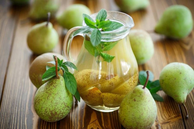 Compote from Green Pears with Mint