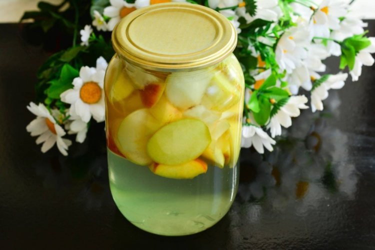 Pear Compote with Apple Juice