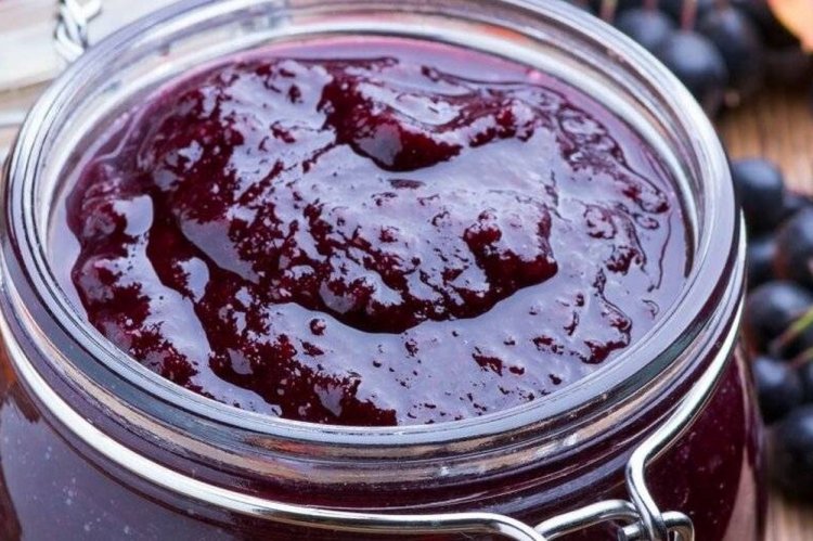 Aroniabeeren-Mus für den Winter