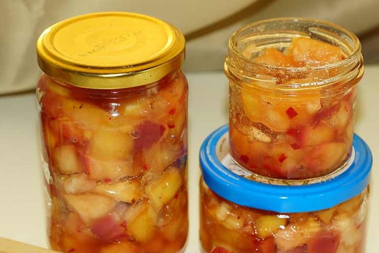 Apple and Hot Pepper Jam