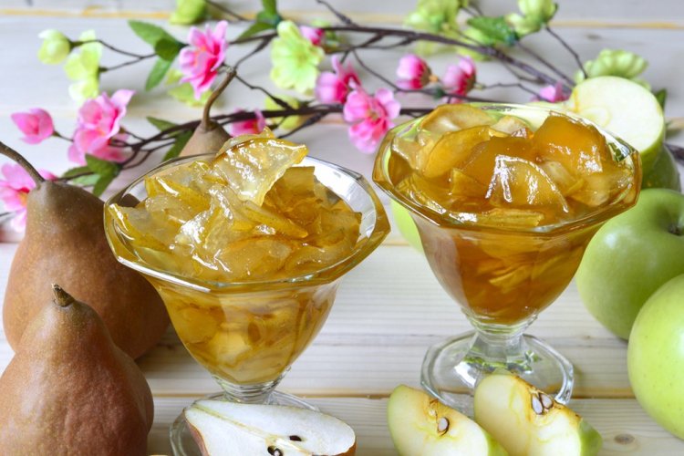 Mermelada de pera y manzana en rodajas