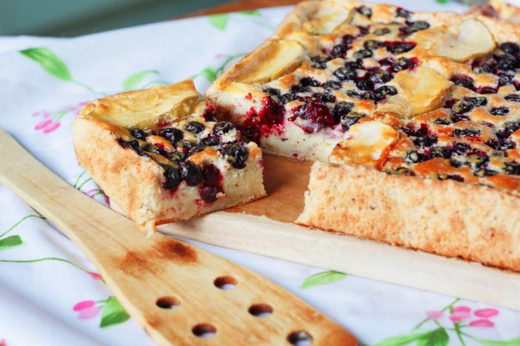 Tarta de sémola con grosella