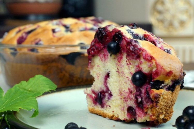 Tarta de grosella con mayonesa y crema agria