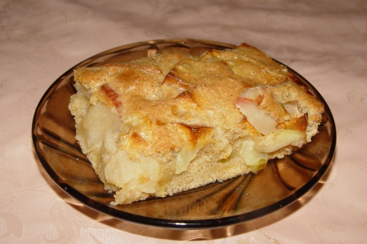 Birnen-Charlotte mit Milch