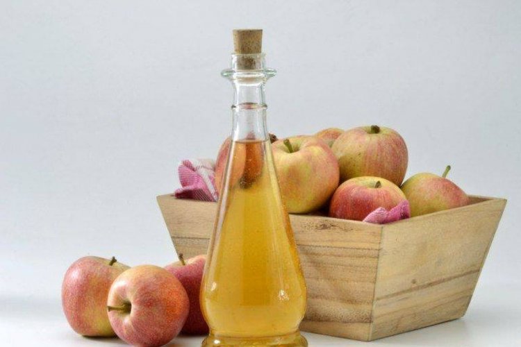 Apple Wine with Citrus Peels