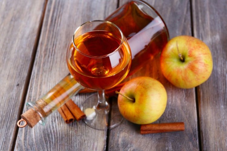 Apple Wine with Raisins and Vodka