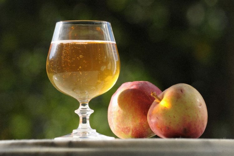 Apple Wine with Dry Yeast