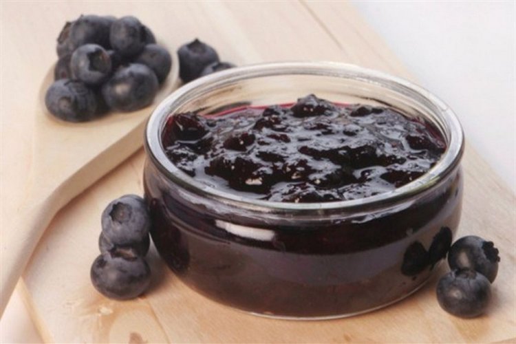 Sweet Blueberry Sauce for Winter