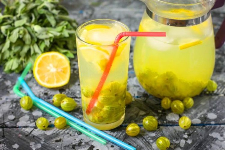 Compota de grosella con zumo de naranja y limón