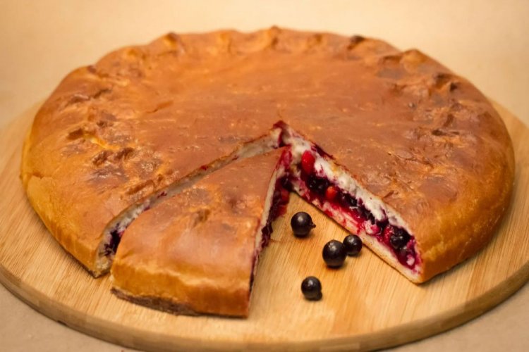 Pour-Over Blackcurrant and Cherry Cake with Dry Yeast