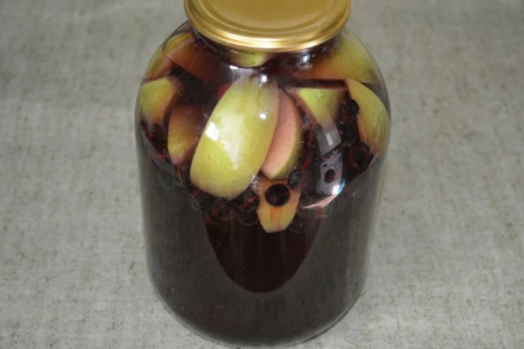 Aronia- und Birnenkompott für den Winter