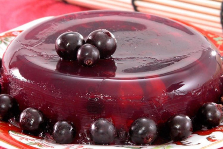 Gelatina de grosella negra con gelatina sin azúcar