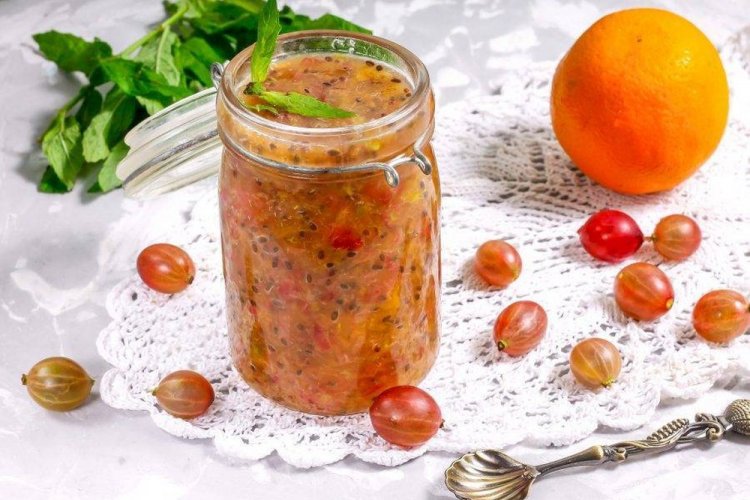 Gelatina de grosella espinosa y naranja con gelatina