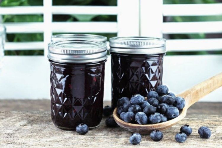 Arándanos en su propio jugo para el invierno en la freidora de aire