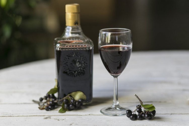 Aronia Berry Wine with Sugar