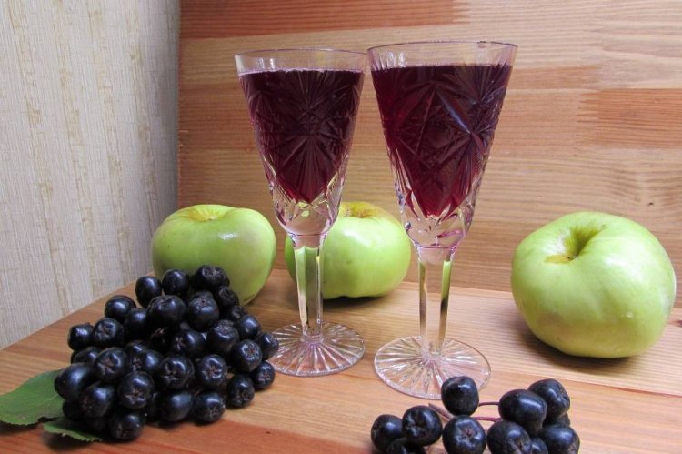 Aronia Berry and Apple Wine