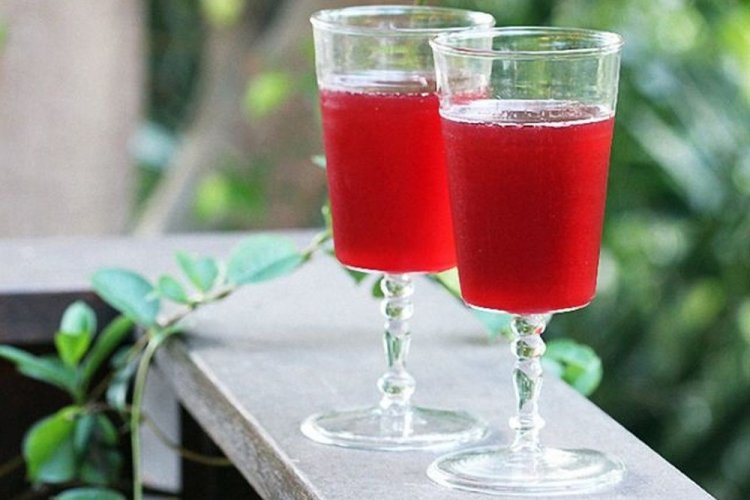 Licor de grosella roja con vainilla