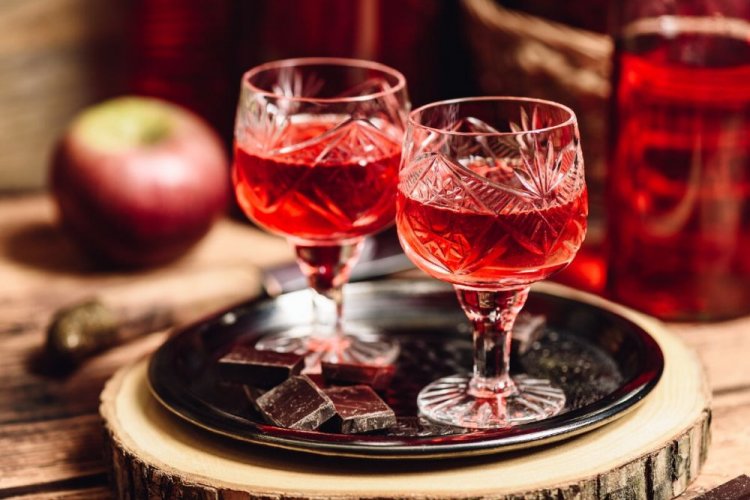 Licor de grosella roja y manzanas