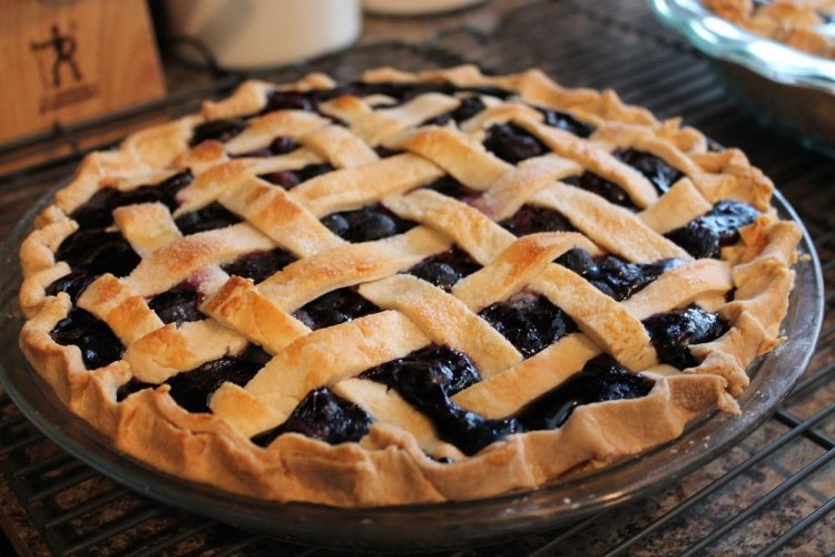 Shortcrust Blueberry Pie with Mayonnaise