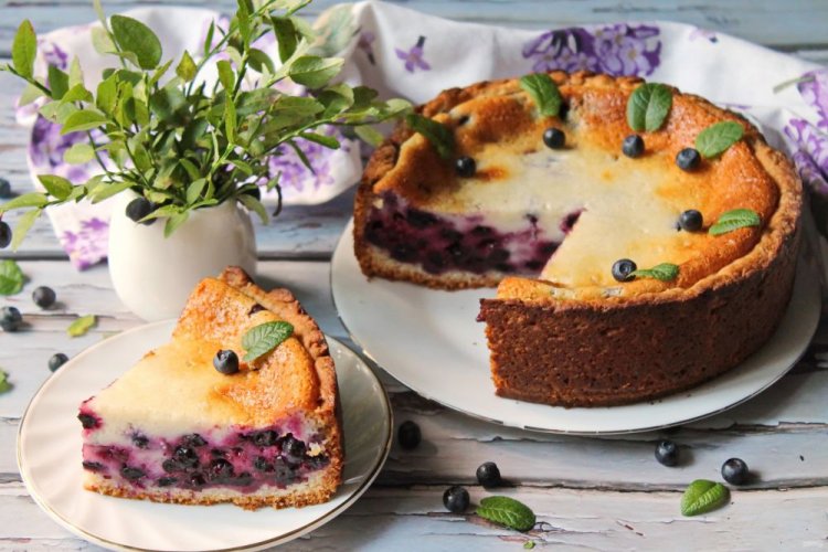 Blueberry Pie with Cottage Cheese and Sour Cream Topping