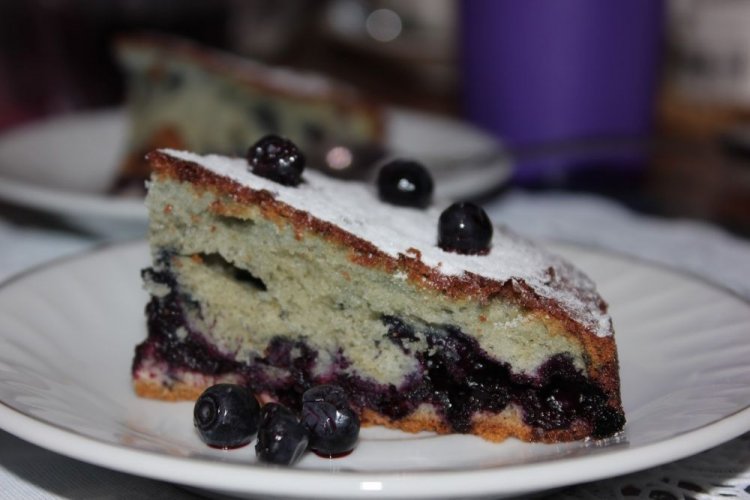Tender Blueberry Pie with Sour Cream