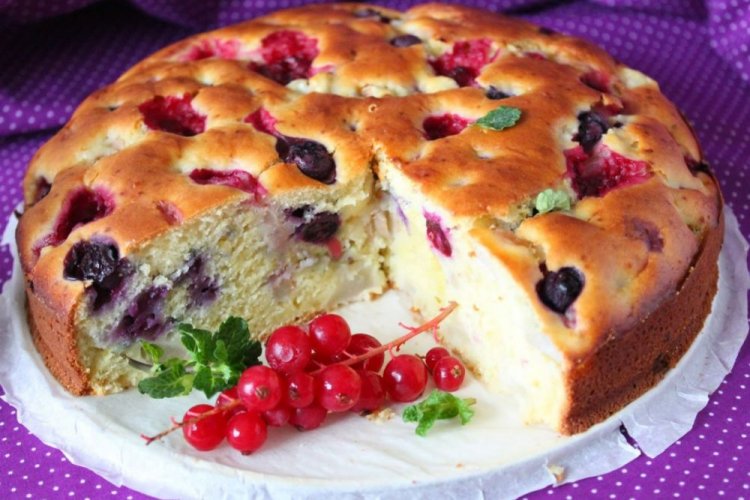 Pie with Blueberries, Red Currants, and Apples