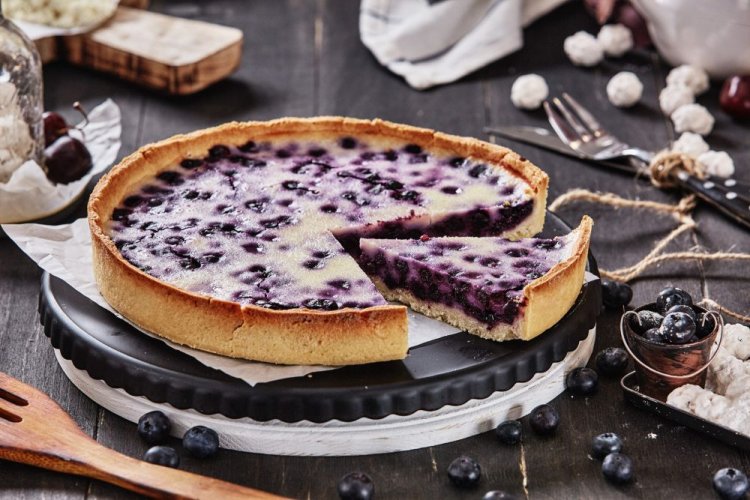 Shortcrust Blueberry Pie with Sour Cream Topping