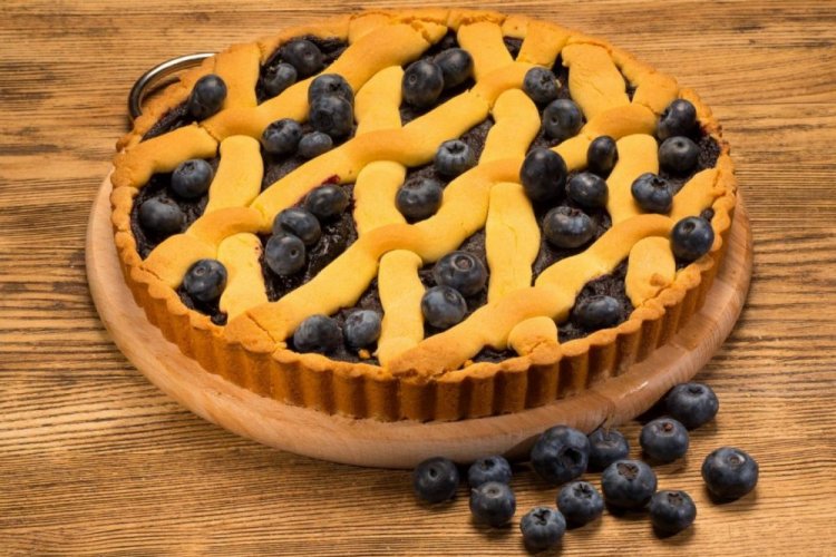 Blueberry Pie with Lard