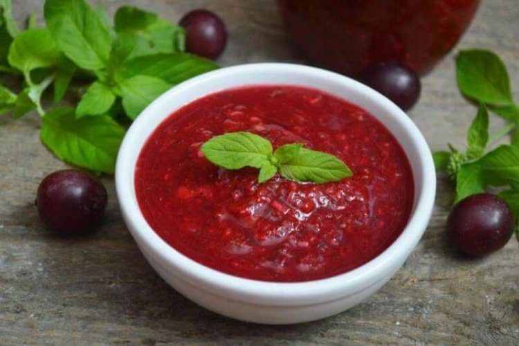 Pflaumensauce mit Ingwer und Minze