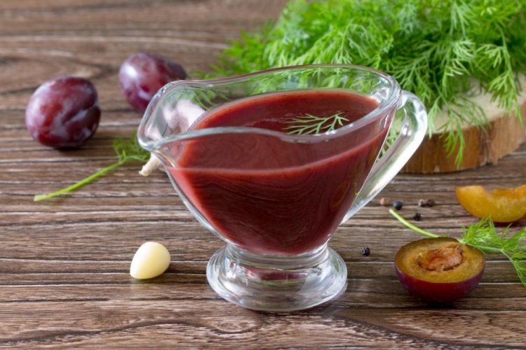 Süße Pflaumensauce zu Fleisch