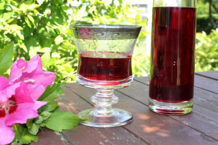 Sugar-Free Saskatoon Berry Liqueur