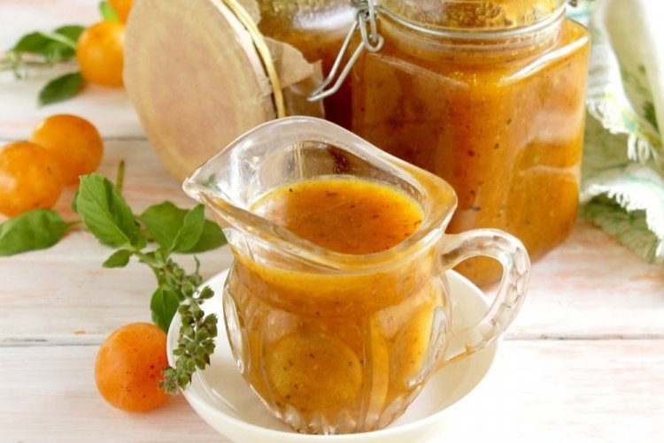 Salsa de ciruela amarilla con jengibre