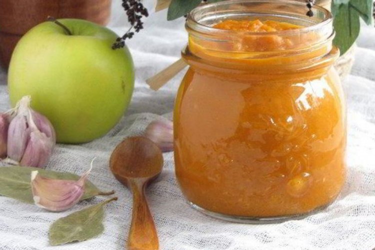 Salsa de ciruela amarilla con manzanas